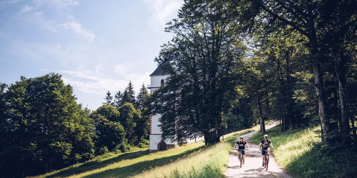 Dovolená ve Slovinsku: horský hotel u Mariboru s polopenzí a bazénem