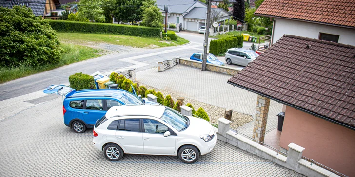 Lázeňský relax v Luhačovicích: nové apartmány se zahradou, snídaně a wellness sud