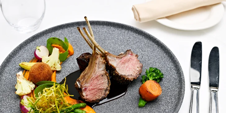 3–6 chodů pro dva ve vyhlášeném restaurantu Ungelt: pražma či jehněčí, mušle svatého Jakuba, créme brulée