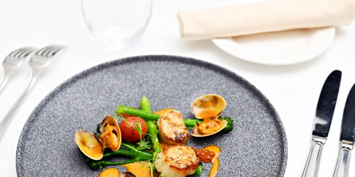 3–6 chodů pro dva ve vyhlášeném restaurantu Ungelt: pražma či jehněčí, mušle svatého Jakuba, créme brulée