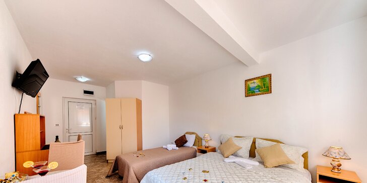 Letní dovolená v Černé Hoře až pro 4 osoby: hotel s polopenzí, 400 m na pláž