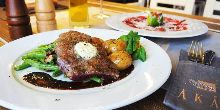 Menu s carpacciem a steakem z hovězího roštěnce pro 2 osoby