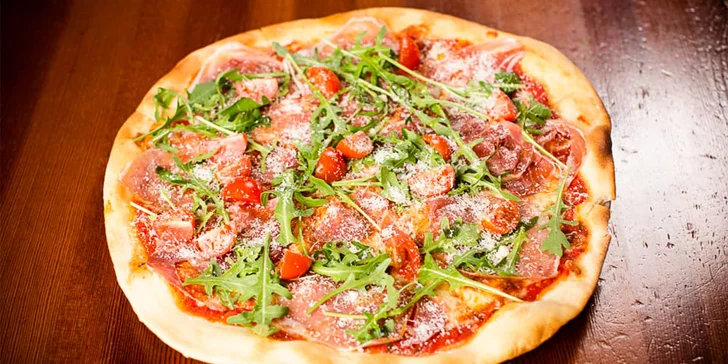 Pizza o průměru 32 cm podle výběru: Margherita, 4 druhy sýrů i Pepperoni