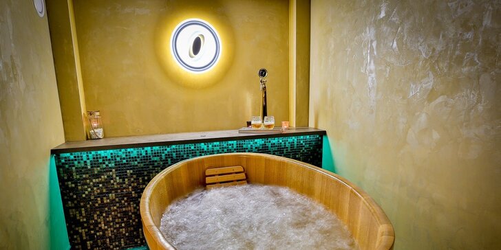 Luxusní wellness na Hluboké: privátní koupel v růžích nebo pivní lázně pro dva