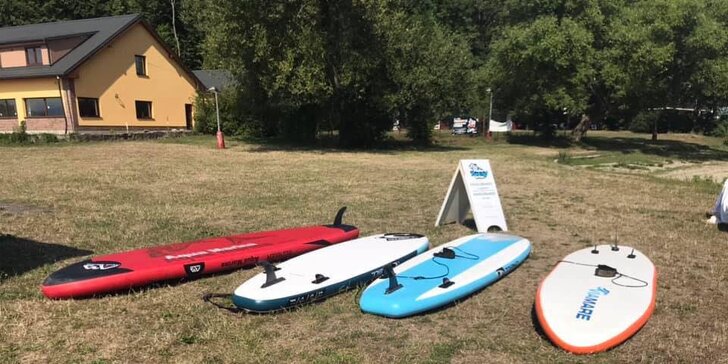 Zábava na vodě: zapůjčení paddleboardu na 1 či 2 hod. pro 1 osobu