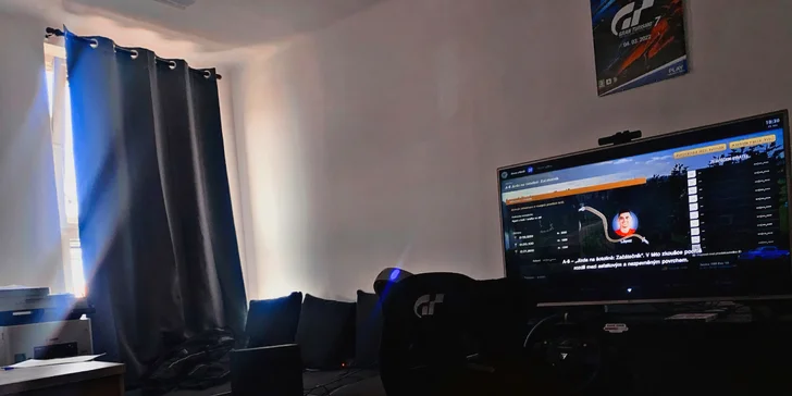 Závodění na simulátoru i s virtuální realitou: až 180 min. pro 1–2 hráče