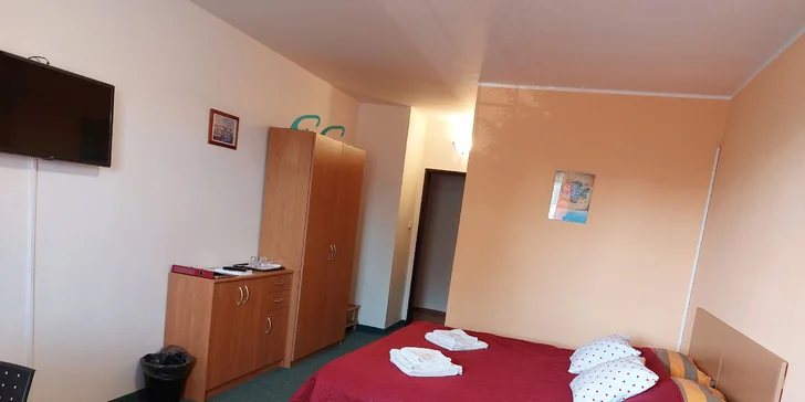 Dovolená na Lipně až pro 4 os.: penzion v Horní Plané, snídaně a slevy na přívoz i koloběžky