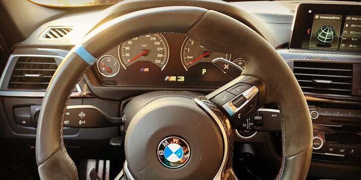 BMW M3 Competition: spolujízda i řízení na letištní dráze