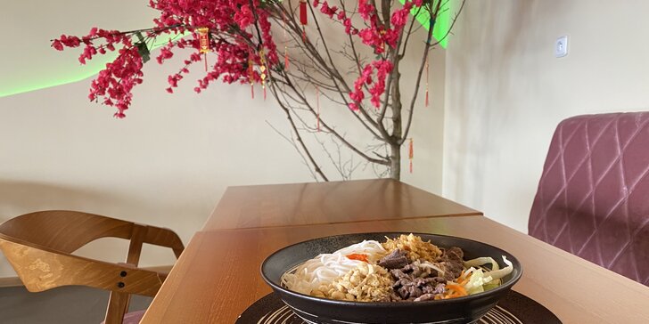 Asijské tříchodové menu: rolka s krevetami, kachna nebo Bún Bò Nam Bộ i smažené ovoce