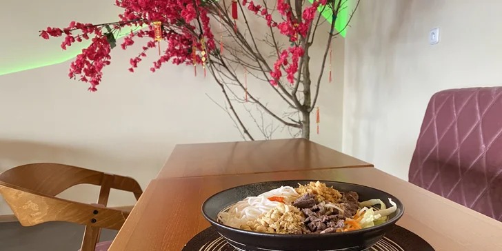 Asijské tříchodové menu: závitky, kachna a Bún Bò Nam Bộ i smažené ovoce
