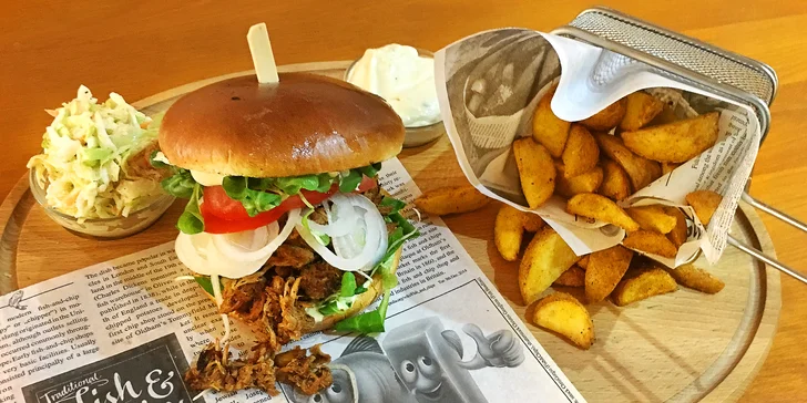 Burger z trhaného masa nebo cheese burger s hranolkami a tatarkou pro 1 i 2 osoby