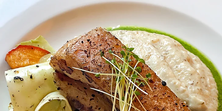 4chodové menu pro dva: bramborový krém, dýňové noky, mořský vlk i makové švestky