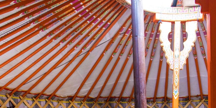 Dovolená jako za Čingischána: ubytování i tradiční jídlo v jurtě uprostřed mongolského kempu