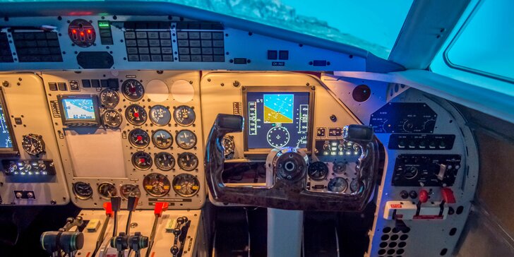 Simulátor letounu L410: pilotování pro jednoho i romantický let pro dva