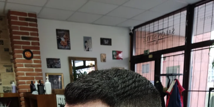 Pánská barber péče: střih fade a úprava vousů i kompletní servis s mytím, masáží hlavy a pleťovou maskou