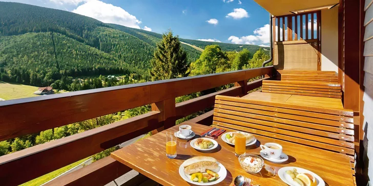 Jarní relax ve Špindlu: snídaně či polopenze, neomezený vstup do bazénu a saun