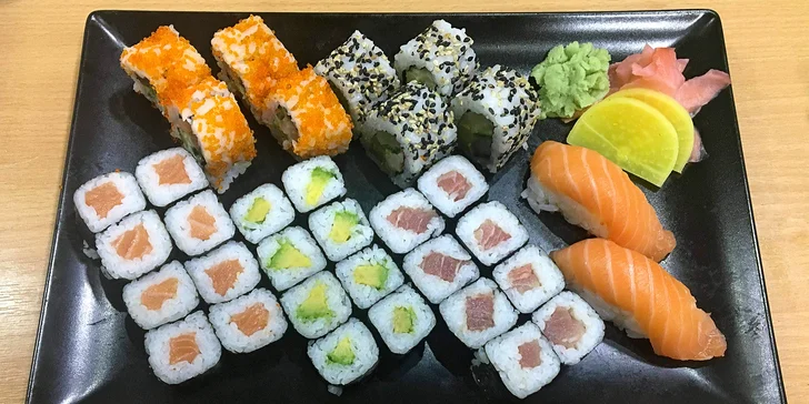 Sushi sety a nápoj dle výběru ve Strašnicích: rolky s rybou i vege varianty