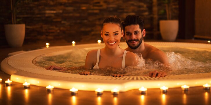 Luxusní privátní wellness v poloroubence Grimik: 150 minut relaxace ve vířivce a sauně