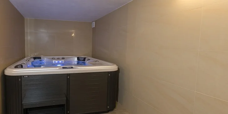 Luxusní privátní wellness v poloroubence Grimik: 150 minut relaxace