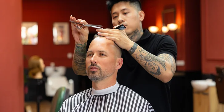 Pánsky strih, úprava brady aj uvoľnenie pri head spa