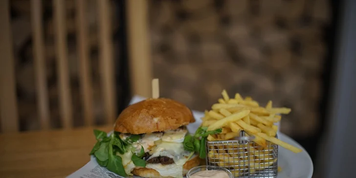 V každém burgeru na vás čeká 200 gramů kvalitního masa. 