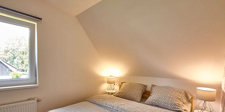 V každém apartmánu je manželská postel.