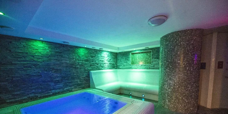 Ve wellness je sauna, parní kabina, vířivka a dvě relaxační místnosti. 