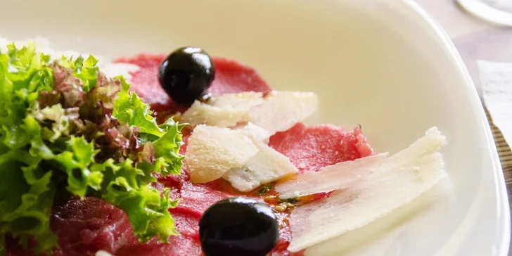 Druhým typem předkrmu je carpaccio z jihoamerického hovězího.
