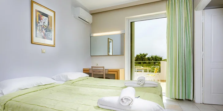 Ubytováni budete v rozlehlém prémiovém resortu Sovereign Beach*****.