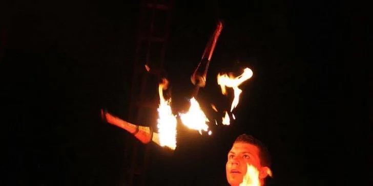 Ohňová show ve tmě? Parádní zážitek!