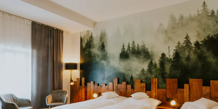 Hotel se tyčí nad Libercem – součástí je i 25 m vysoká rozhledna, kam máte volný stup.