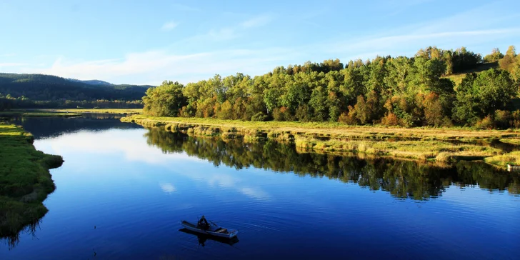 Pronájem rekreační chaty v Hořicích na Šumavě: až 6 osob, kuchyňka, gril i ohniště, hřiště s trampolínou