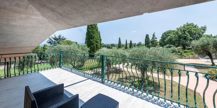 Dovolená u Lago di Garda: 4* apartmány, soukromá pláž a venkovní bazén, dítě zdarma