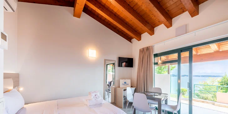 Dovolená u Lago di Garda: 4* apartmány, soukromá pláž a venkovní bazén, dítě zdarma