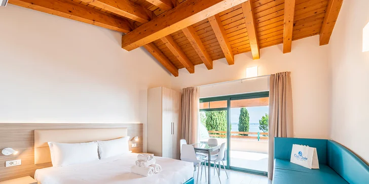 Dovolená u Lago di Garda: 4* apartmány, soukromá pláž a venkovní bazén, dítě zdarma
