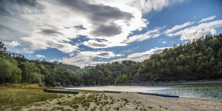 Pohoda pro 4 u Vranovské přehrady: Relaxační pobyt s grilovačkou na pláži