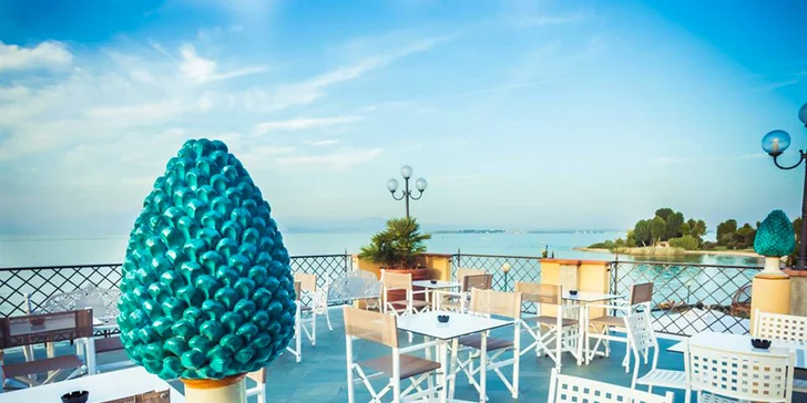 Dovolená u Lago di Garda: 4* apartmány, soukromá pláž a venkovní bazén, dítě zdarma