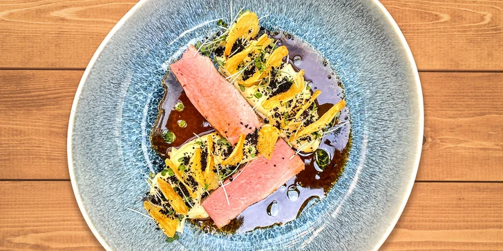 Tříchodové menu pro 2 osoby: hovězí carpaccio, panenka sous-vide a domácí tiramisu