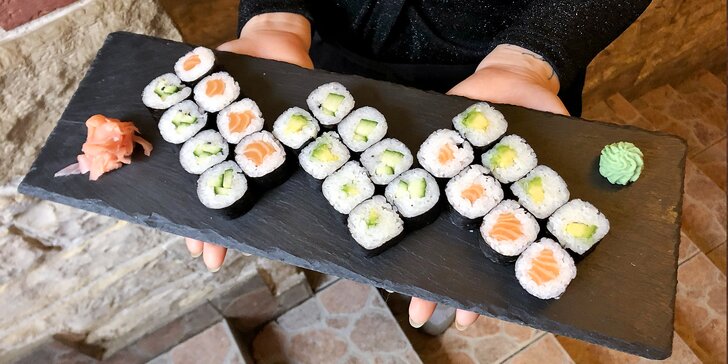 Rolované dobroty: sushi sety 24–58 ks i s vegetariánským salátem Chay