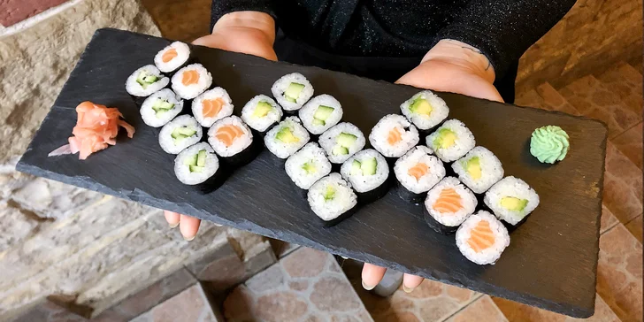 Rolované dobroty: sushi sety 24–58 ks s lososem, tuňákem i krémovým sýrem