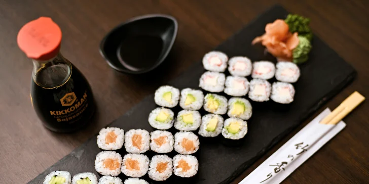 Rolované dobroty: sushi sety 24–58 ks s lososem, tuňákem i krémovým sýrem
