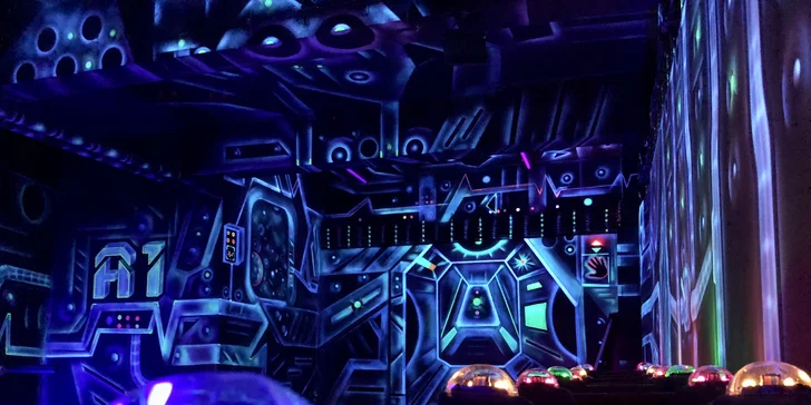 Hra v kompletně nově zrekonstruované laser game aréně s moderní technikou: vstup pro 4 - 10 osob