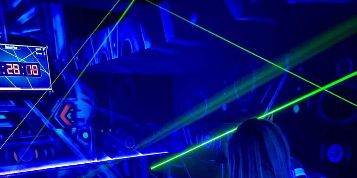 Najděte cestu ven: až 2 hry v prvním laserovém bludišti v ČR pro 1–4 hráče