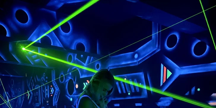 Najděte cestu ven: až 2 hry v prvním laserovém bludišti v ČR pro 1–4 hráče