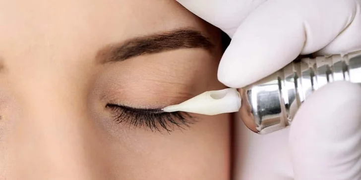 Permanentní make-up obočí, rtů či očních linek klasickými i minerálními barvami