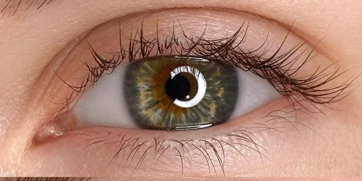 Permanentní make-up obočí, rtů či očních linek klasickými i minerálními barvami