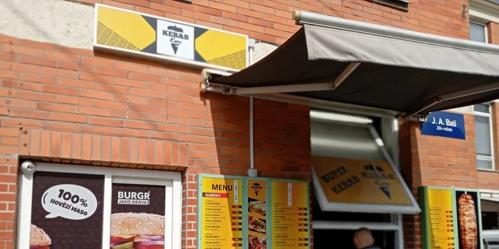 Napěchovaný hovězí burger a hranolky na odnos s sebou pro 1 nebo 2 osoby