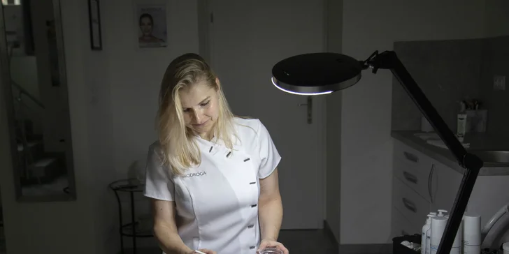 Kosmetika s chemickým peelingem i mikrojehličkování pro omlazení pleti