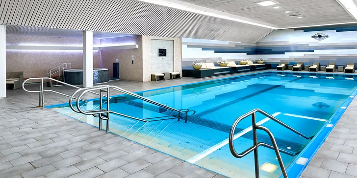 Veřejný wellness s bazénem, saunami a vířivkou pro dospělé i rodinu či privátní sauna