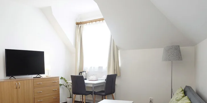 Pobyt v centru Uherského Brodu: dvoulůžkový pokoj nebo apartmán a snídaně